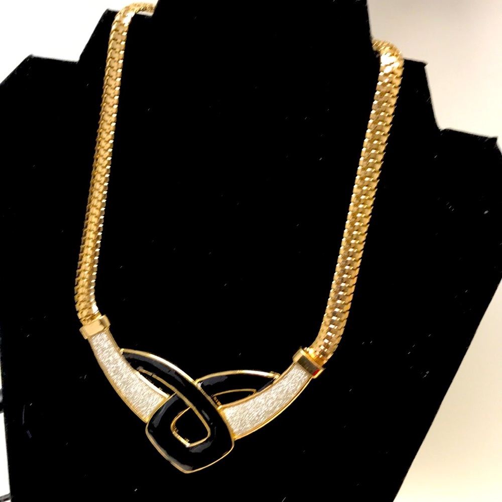 Statement necklace